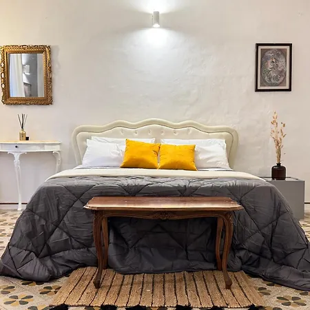 Urban Oasis In Front Of Duomo Di *