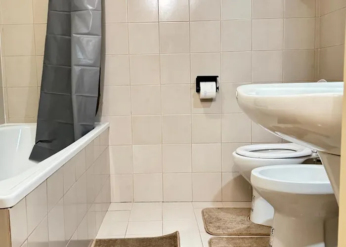 Urban Oasis In Front Of Duomo Di * Pérouse