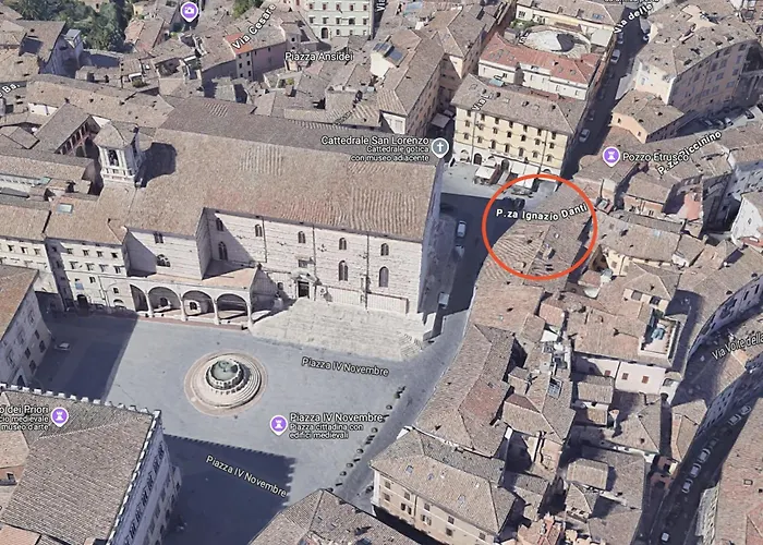 Urban Oasis In Front Of Duomo Di * Pérouse