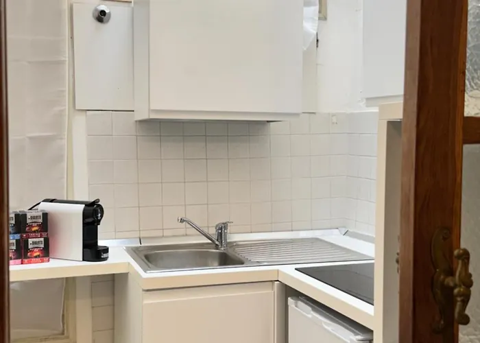 Urban Oasis In Front Of Duomo Di Pérouse