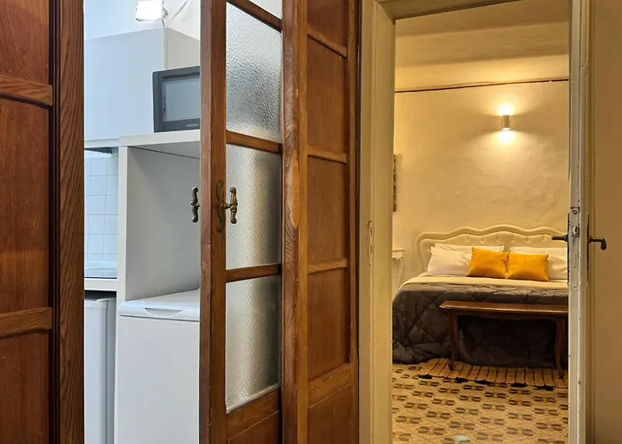 Urban Oasis In Front Of Duomo Di *