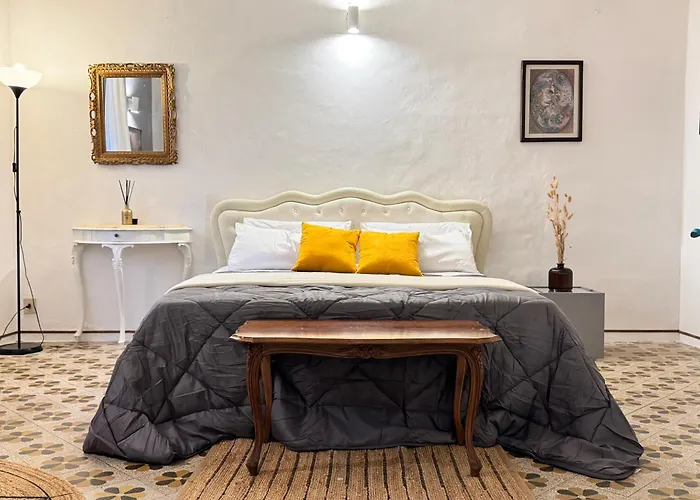 Urban Oasis In Front Of Duomo Di *